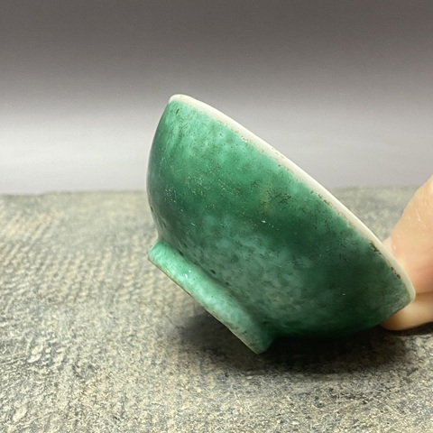 古玩陶瓷吹綠釉茶圓真品鑒賞圖
