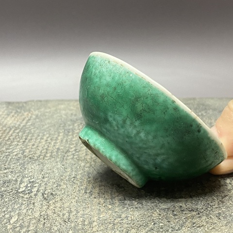 古玩陶瓷吹綠釉茶圓真品鑒賞圖