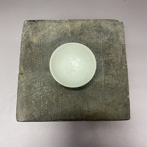 古玩陶瓷吹綠釉茶圓真品鑒賞圖