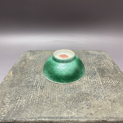 古玩陶瓷吹綠釉茶圓真品鑒賞圖