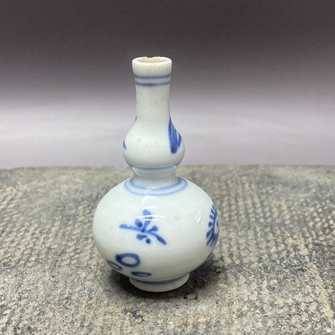 古玩陶瓷花卉紋青花葫蘆瓶真品鑒賞圖