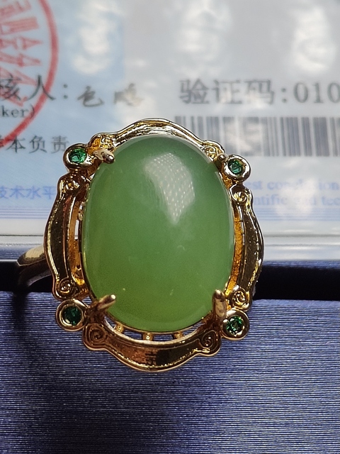 古玩玉器和田碧玉鑲嵌戒指(帶鑒定證書(shū))拍賣(mài),當(dāng)前價(jià)格680元