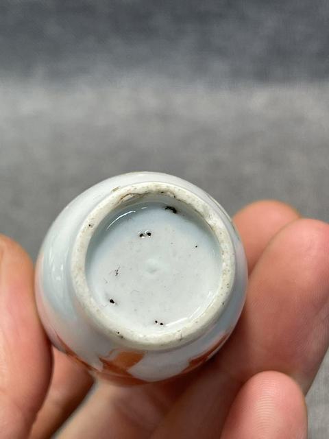 古玩陶瓷礬紅納福圖鼻煙壺真品鑒賞圖