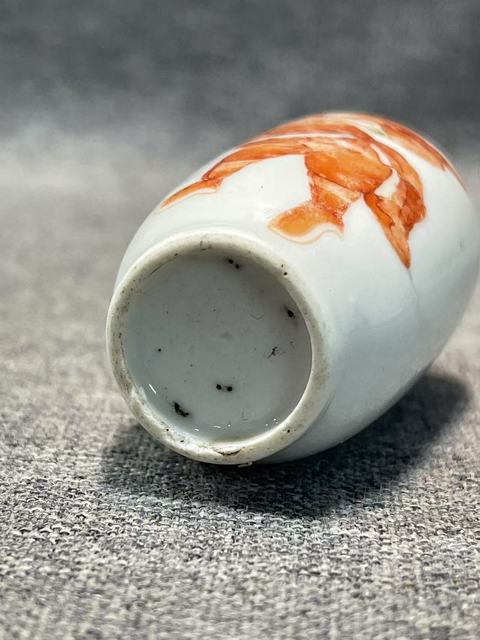 古玩陶瓷礬紅納福圖鼻煙壺真品鑒賞圖