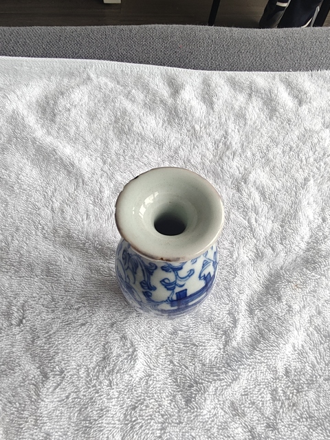 古玩陶瓷青花淡描花卉紋撇口瓶真品鑒賞圖