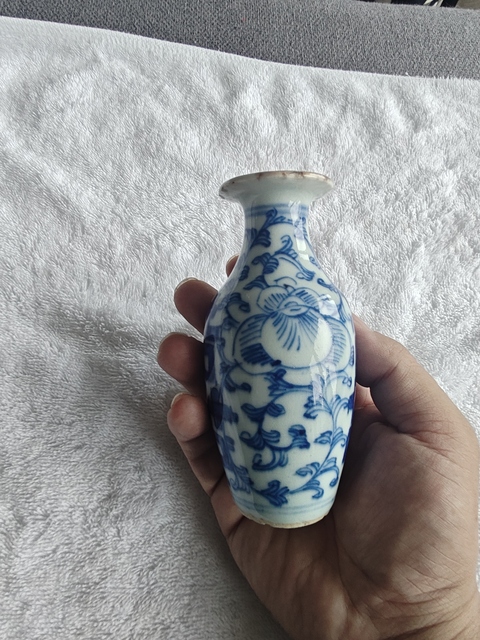 古玩陶瓷青花淡描花卉紋撇口瓶真品鑒賞圖