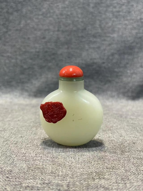 古玩玉器和田玉雕“素紋鼻煙壺”真品鑒賞圖