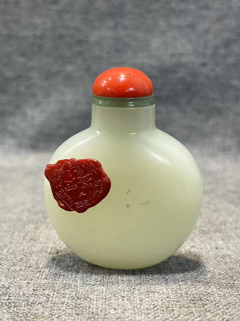 古玩玉器和田玉雕“素紋鼻煙壺”真品鑒賞圖