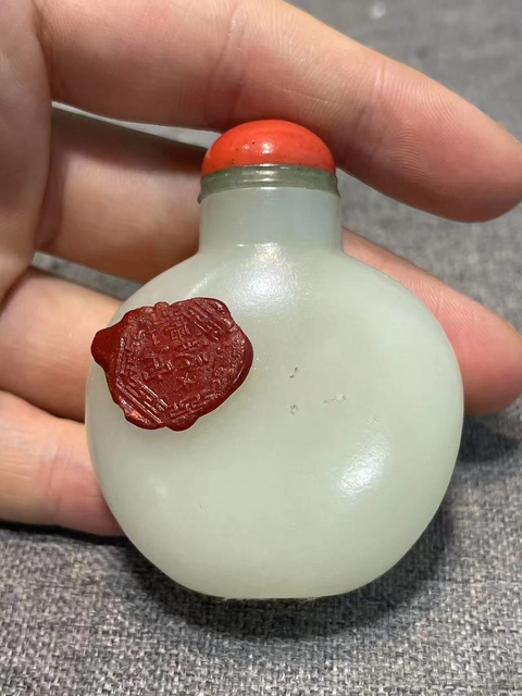 古玩玉器和田玉雕“素紋鼻煙壺”真品鑒賞圖