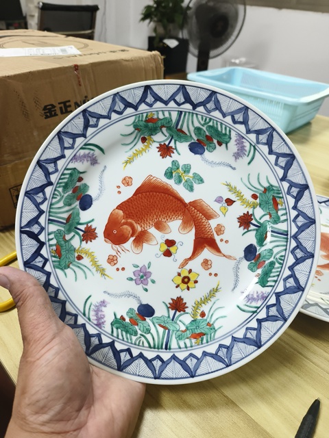 古玩陶瓷魚藻紋青花五彩盤真品鑒賞圖