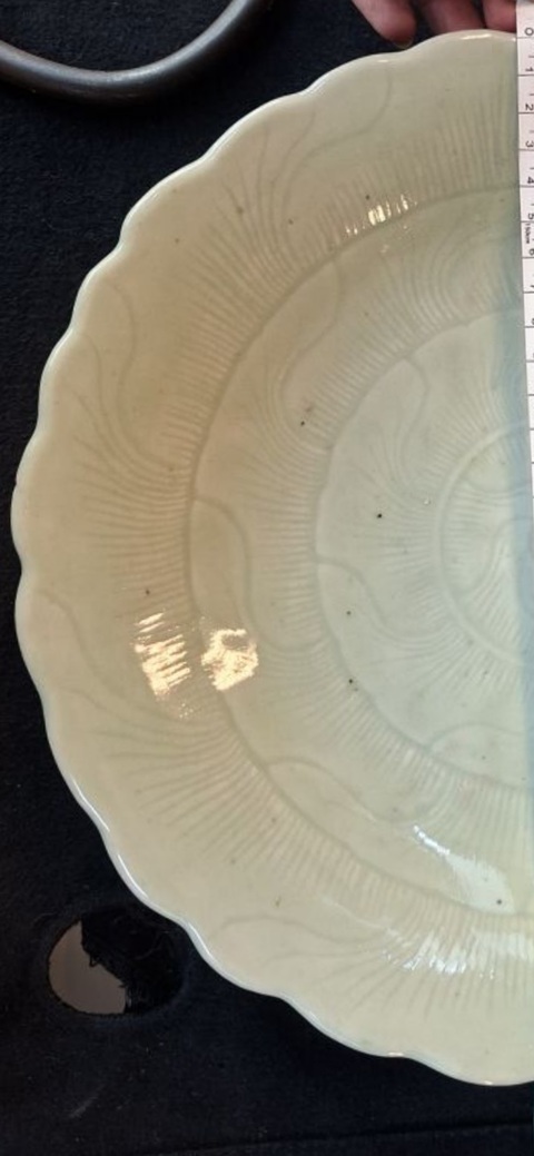 古玩陶瓷清乾隆景德鎮窯青釉花口盤真品鑒賞圖