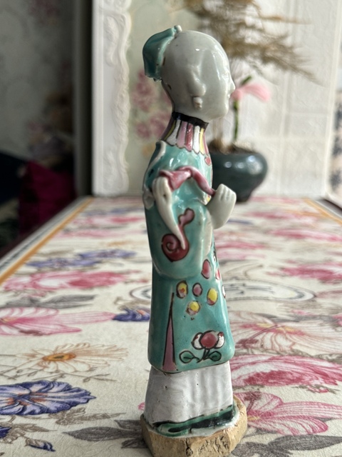 古玩陶瓷粉彩花卉人物瓷像真品鑒賞圖