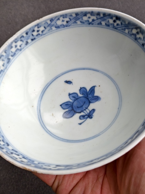 古玩陶瓷花鳥紋青花碗真品鑒賞圖