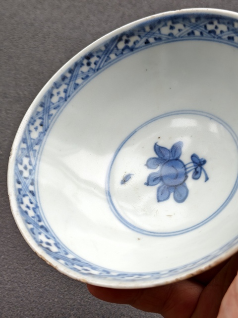 古玩陶瓷花鳥紋青花碗真品鑒賞圖