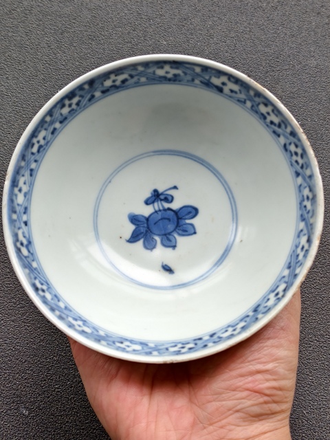 古玩陶瓷花鳥紋青花碗真品鑒賞圖