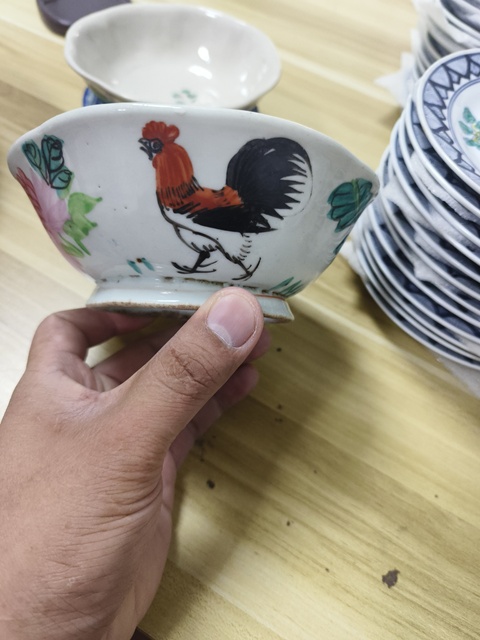 古玩陶瓷大雞圖彩繪碗真品鑒賞圖