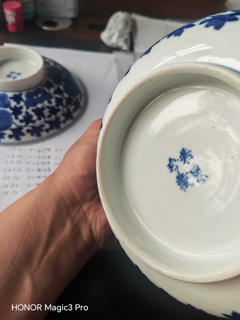 古玩陶瓷花卉紋青花蓋碗真品鑒賞圖