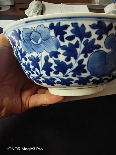 古玩陶瓷花卉紋青花蓋碗真品鑒賞圖