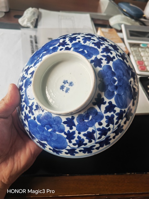 古玩陶瓷花卉紋青花蓋碗真品鑒賞圖
