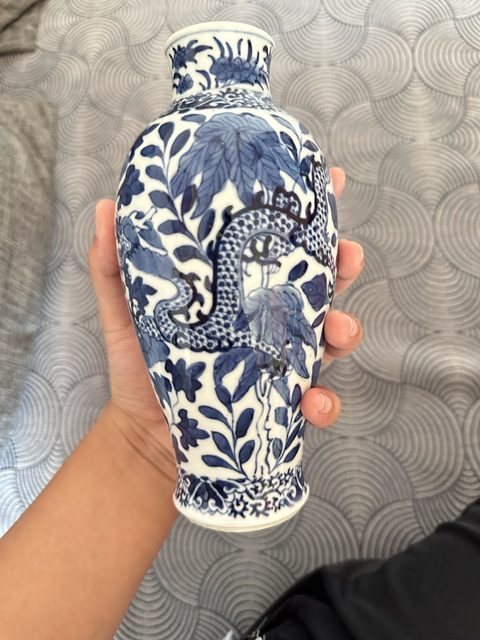古玩陶瓷花間龍紋青花雞腿蓋瓶真品鑒賞圖