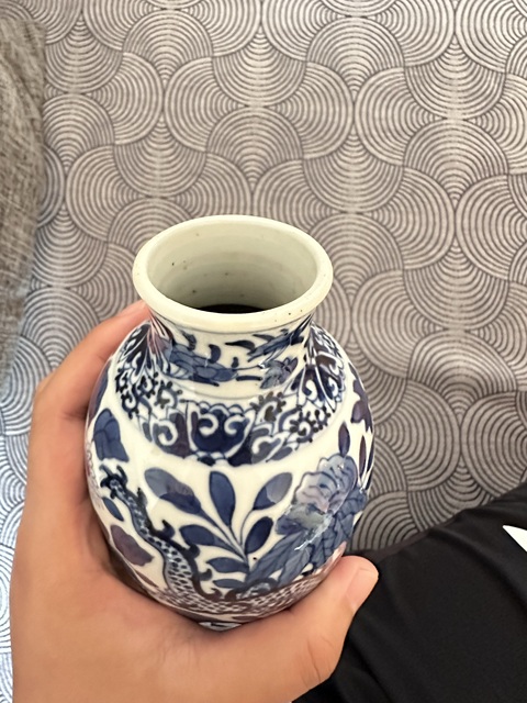 古玩陶瓷花間龍紋青花雞腿蓋瓶真品鑒賞圖