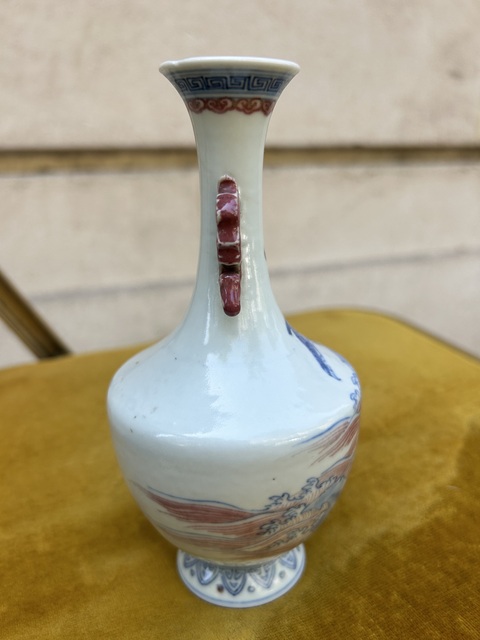 古玩陶瓷解放初期青花釉里紅英雄獨立圖雙耳瓶真品鑒賞圖