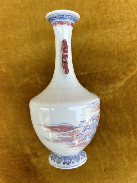 古玩陶瓷解放初期青花釉里紅英雄獨立圖雙耳瓶真品鑒賞圖
