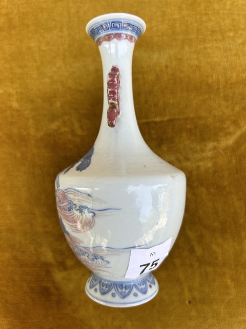 古玩陶瓷解放初期青花釉里紅英雄獨立圖雙耳瓶真品鑒賞圖