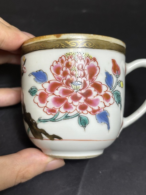 古玩陶瓷粉彩花卉紋馬克杯真品鑒賞圖