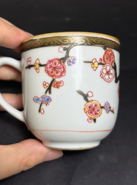 古玩陶瓷粉彩花卉紋馬克杯真品鑒賞圖