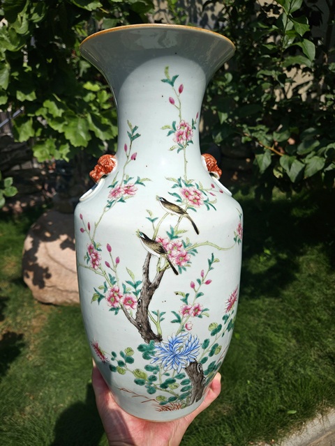 古玩陶瓷粉彩花鳥紋雙耳瓶真品鑒賞圖