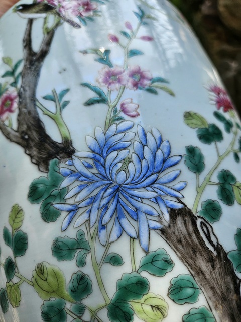 古玩陶瓷粉彩花鳥紋雙耳瓶真品鑒賞圖