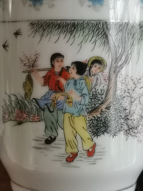 古玩陶瓷精品【567】知青下鄉(xiāng)人物執(zhí)壺拍賣(mài),當(dāng)前價(jià)格2288元