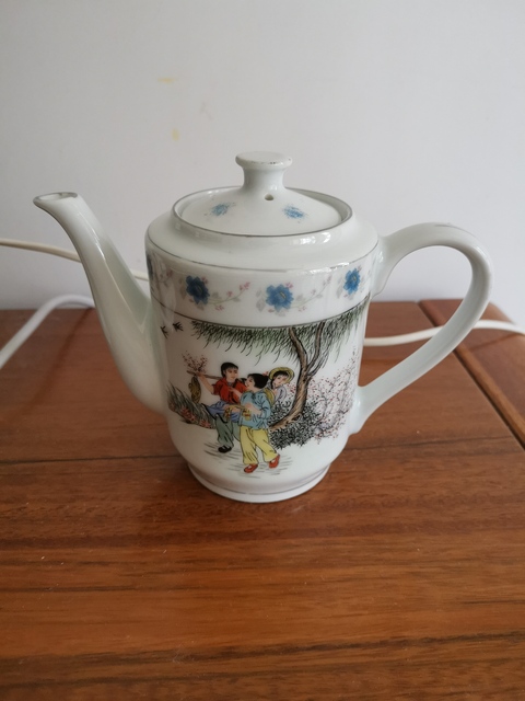 古玩陶瓷精品【567】知青下鄉(xiāng)人物執(zhí)壺拍賣(mài),當(dāng)前價(jià)格2288元