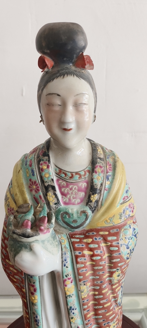 古玩陶瓷粉彩人物塑像真品鑒賞圖