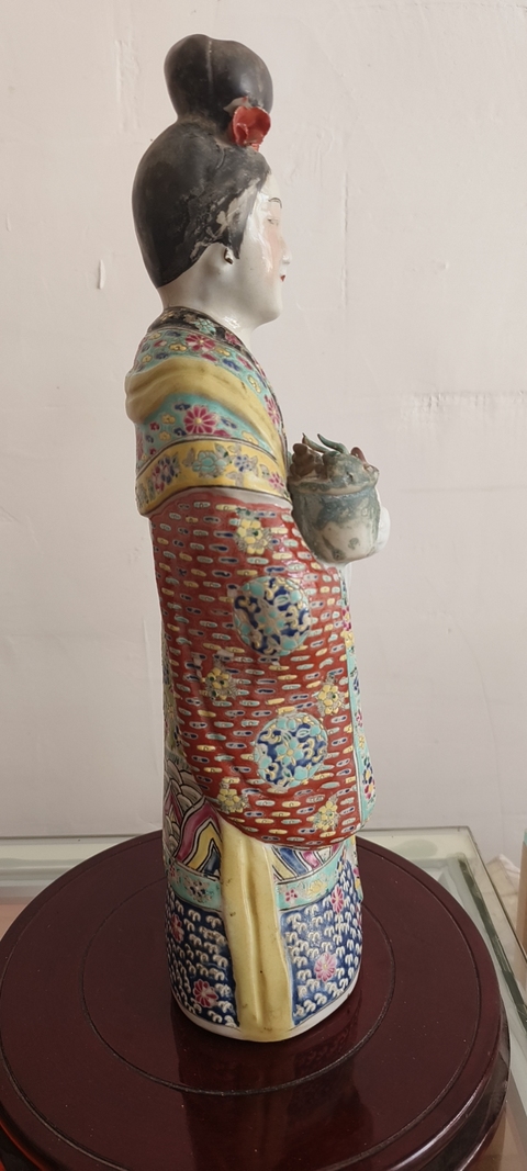 古玩陶瓷粉彩人物塑像真品鑒賞圖