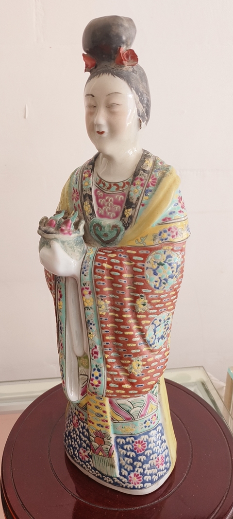 古玩陶瓷粉彩人物塑像真品鑒賞圖