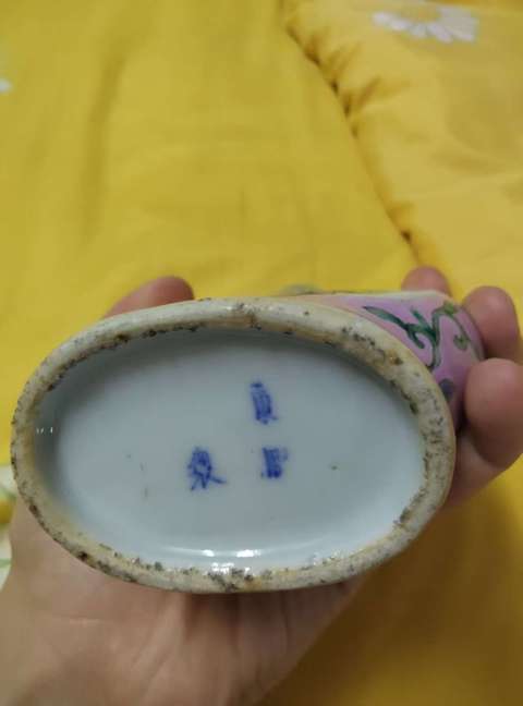 古玩陶瓷粉彩人物故事紋抱月瓶真品鑒賞圖