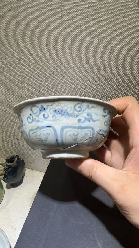 古玩陶瓷青花一把蓮紋碗真品鑒賞圖
