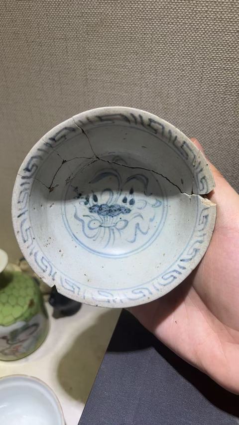 古玩陶瓷青花一把蓮紋碗真品鑒賞圖