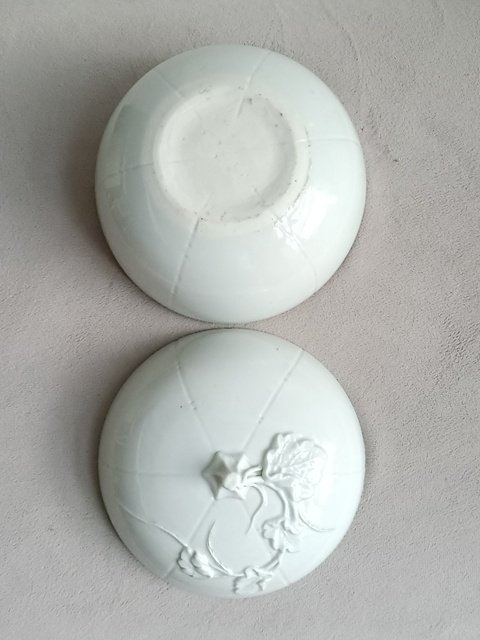 古玩陶瓷白釉南瓜蓋盒真品鑒賞圖