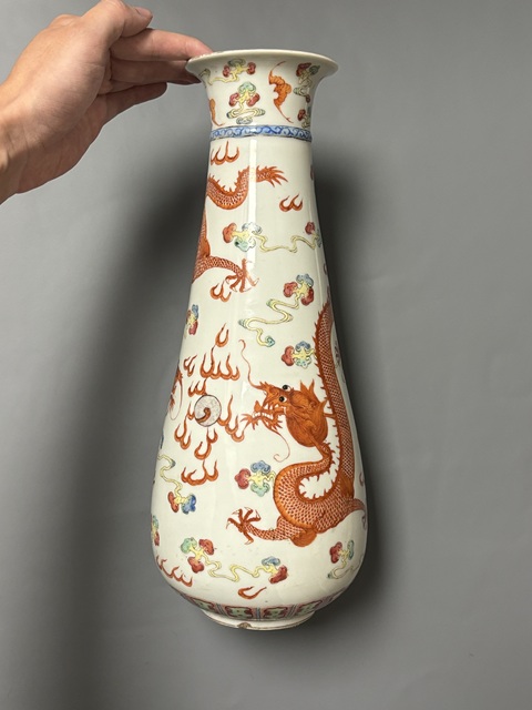 古玩陶瓷龍紋粉彩瓶真品鑒賞圖