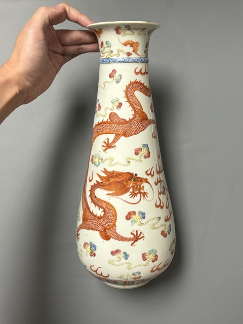 古玩陶瓷龍紋粉彩瓶真品鑒賞圖