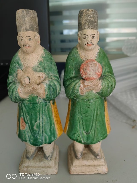 古玩陶瓷明代三彩捧壺人物俑（一對）拍賣，當前價格8888元