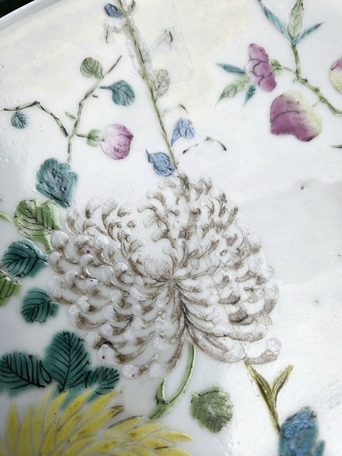 古玩陶瓷粉彩花卉壽桃紋盤真品鑒賞圖