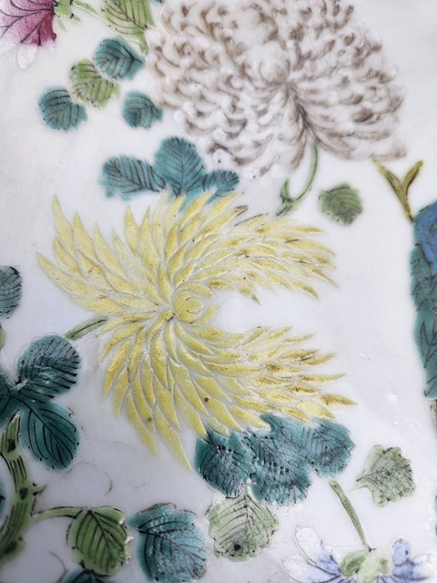 古玩陶瓷粉彩花卉壽桃紋盤真品鑒賞圖