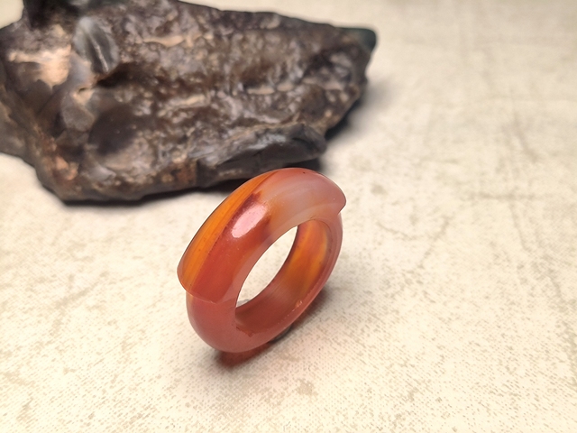 古玩玉器清代紅瑪瑙雕“戒指”拍賣,當前價格1500元