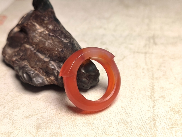 古玩玉器清代紅瑪瑙雕“戒指”拍賣,當前價格1500元