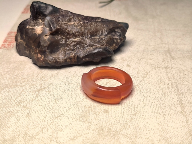 古玩玉器清代紅瑪瑙雕“戒指”拍賣,當前價格1500元
