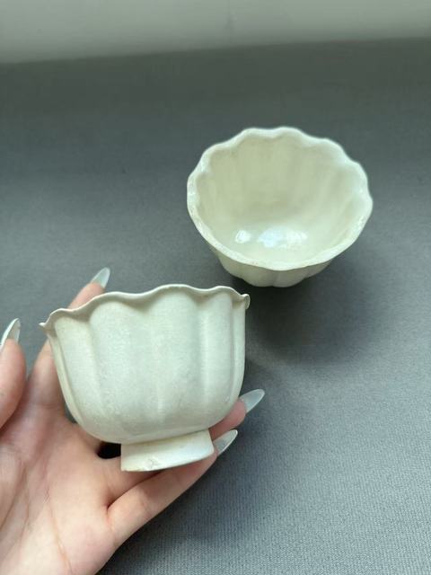 古玩陶瓷山西霍州窯白釉花口碗真品鑒賞圖